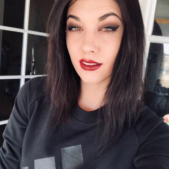 Meet your Posher, Abbi - Picture 1 of 1